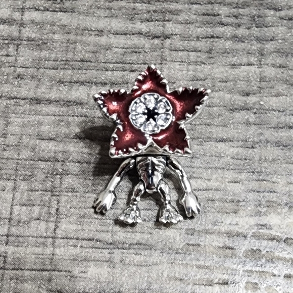 Pandora Stranger Things Moveable Demogorgon Charm - Picture 3 of 9